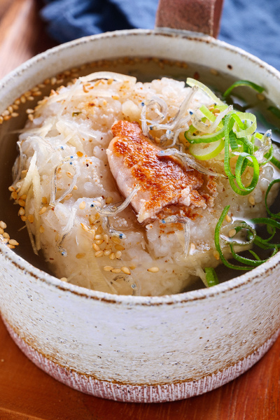 しょうがたっぷり！明太おにぎりのうまだし茶漬け